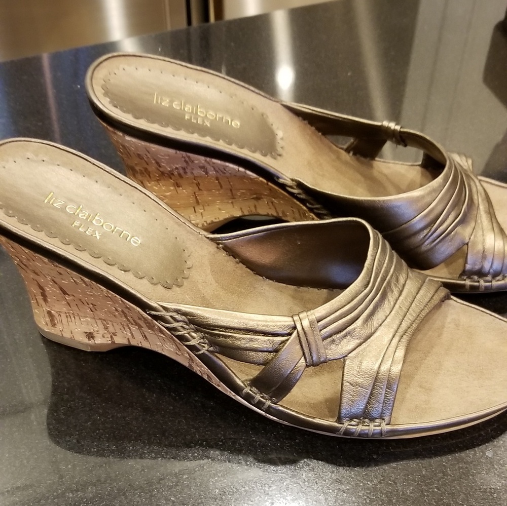 New Liz Claborne Flex heels 9